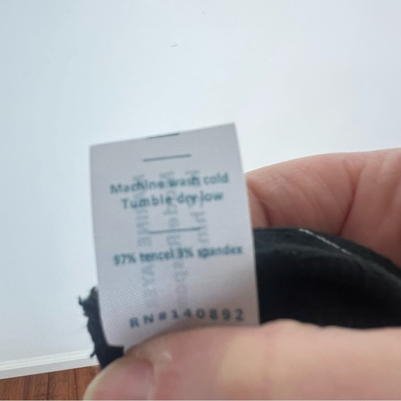 Marine Layer Pull On Allison Ankle Pants Size M Black Windowpane Lightweight - Picture 7 of 7